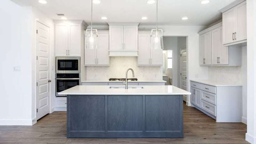 134 Kildrummy Pass · Actual Bright White Quartz Island Kitchen