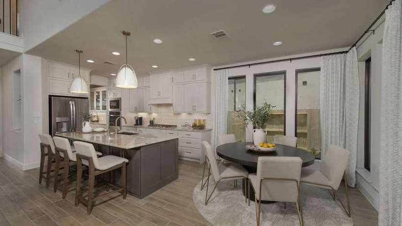 Chef's Double-Island Style Kitchen, Walk-In Pantry & Butler's Pantry (3593W)