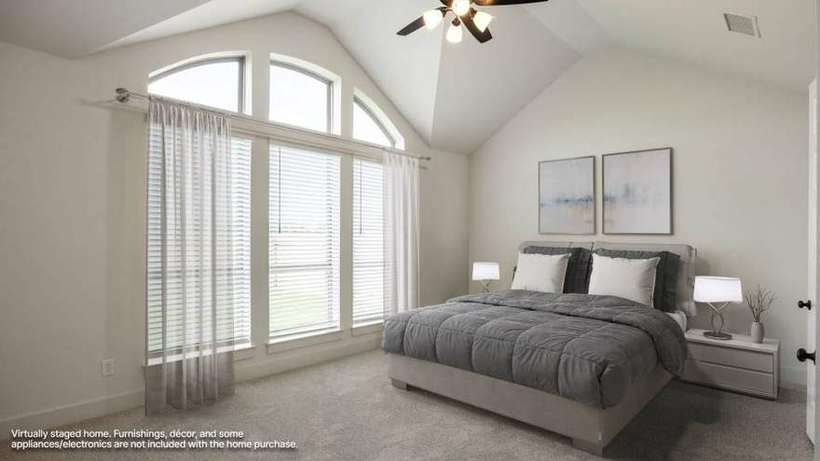 182 Kingswood Dr · Actual Designer Kitchen with Quartz Island & Pendant Lighting